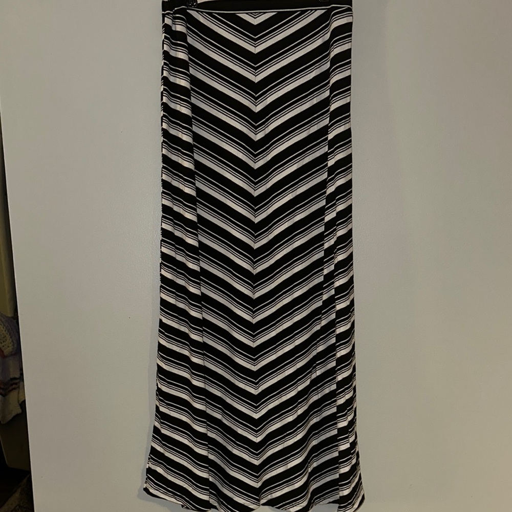 Maxi A-line Black and White Skirt for Casual Resort Wear